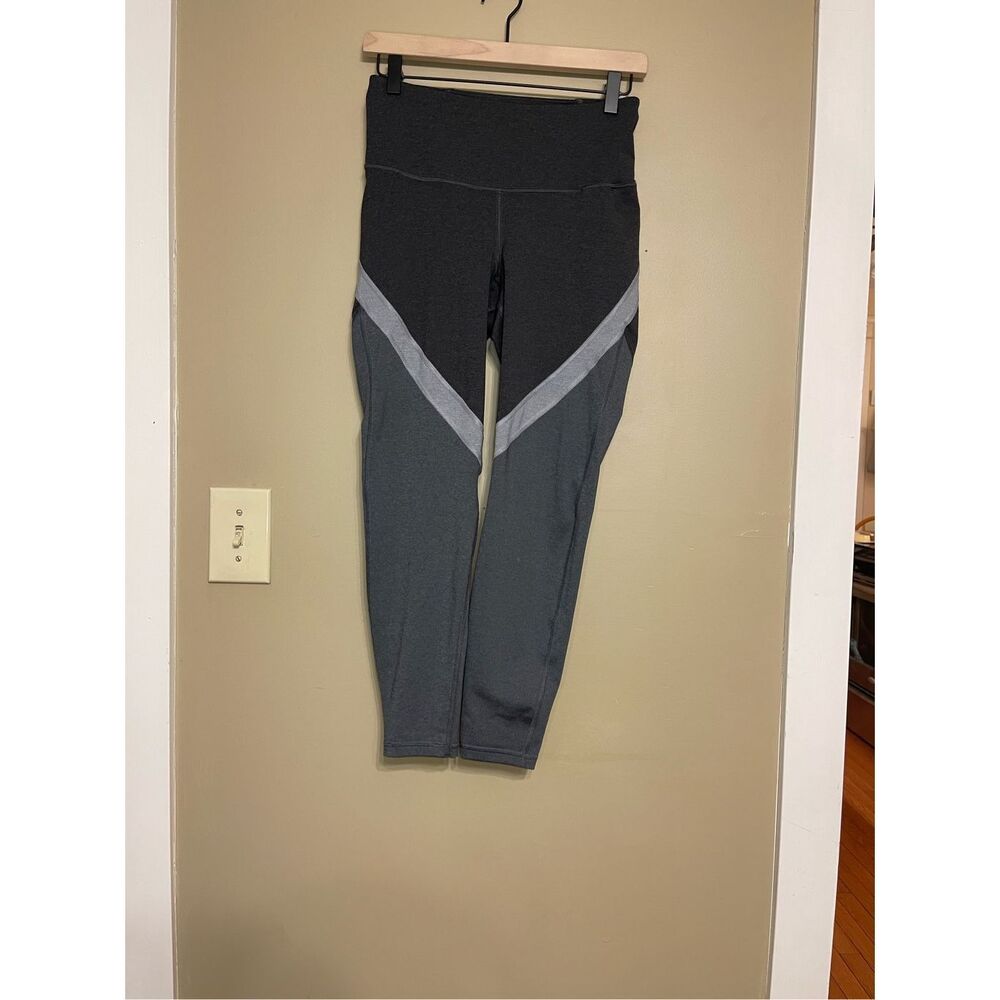 Old Navy Women’s Active Grey Colorblock Go-Dry Crop Capri Leggings Pants Medium